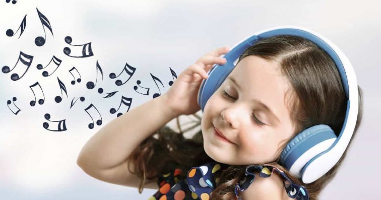 Child listening to music with headphones, experiencing calm through rhythm and melody
